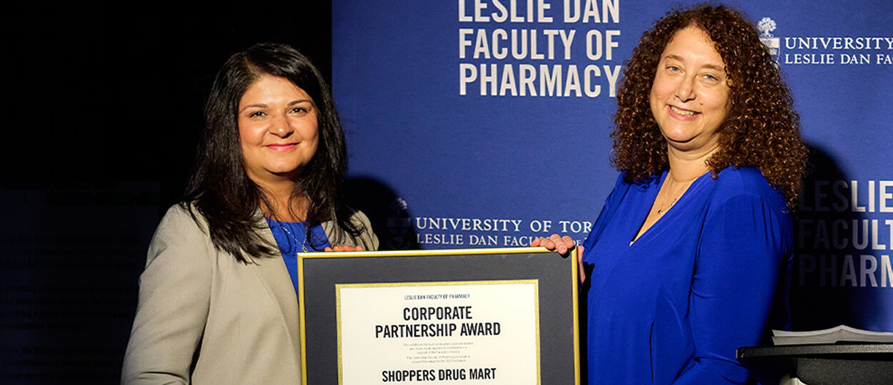Zebrina Kassam, senior vice president, pharmacy planning and healthcare businesses accepts the 2023 Corporate Partnership Award present by Lisa Dolovich, professor and dean, Leslie Dan Faculty of Pharmacy.