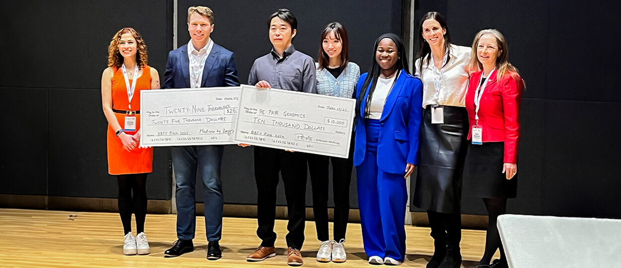 Re:Pair Genomics Team receiving second place in the Building a Biotech Venture pitch competition