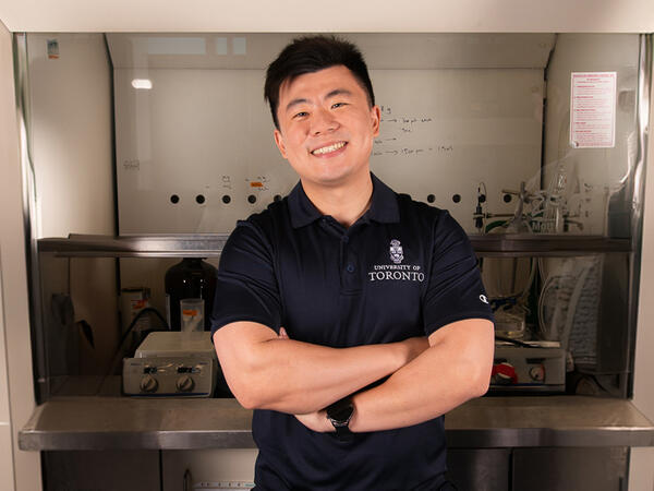 Assistant Professor Bowen Li in his lab