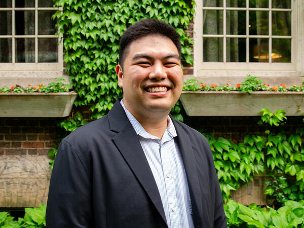 Albert Villaluna, 2T5 PharmD for Pharmacists graduate Albert Villaluna, 2T5 PharmD for Pharmacists graduate